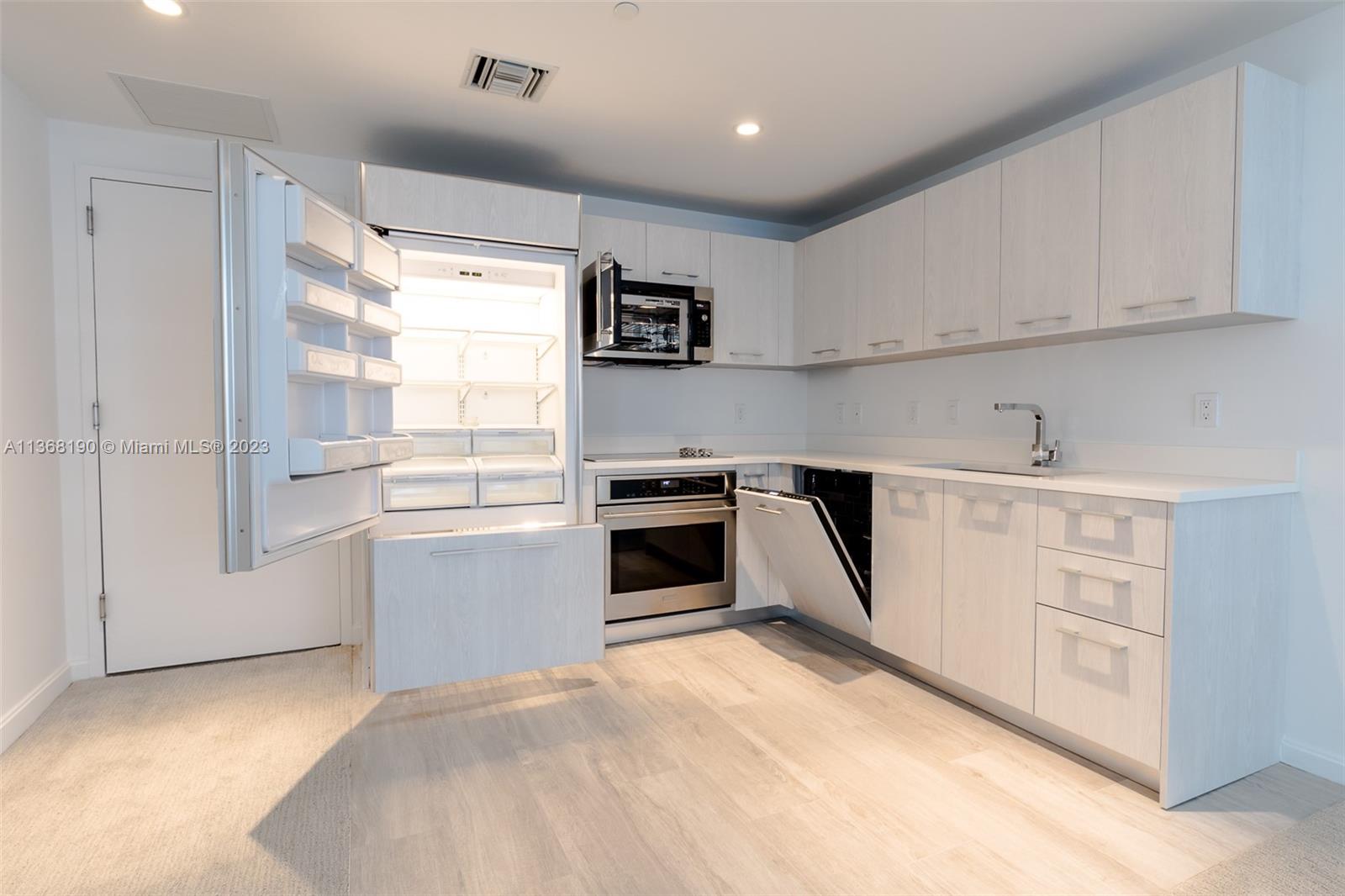 BRICKELL HEIGHTS EAST CON - Residential Lease