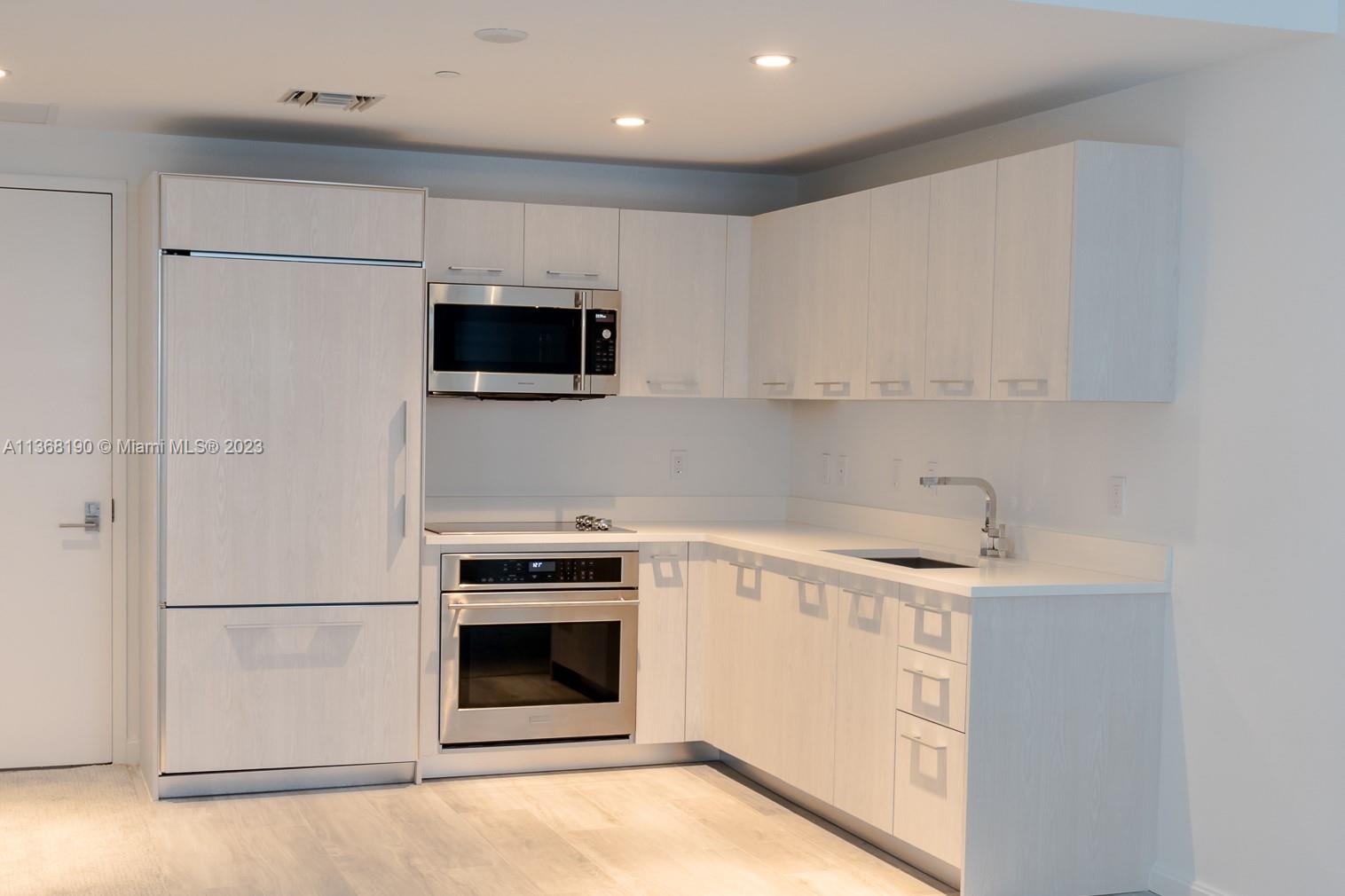 BRICKELL HEIGHTS EAST CON - Residential Lease
