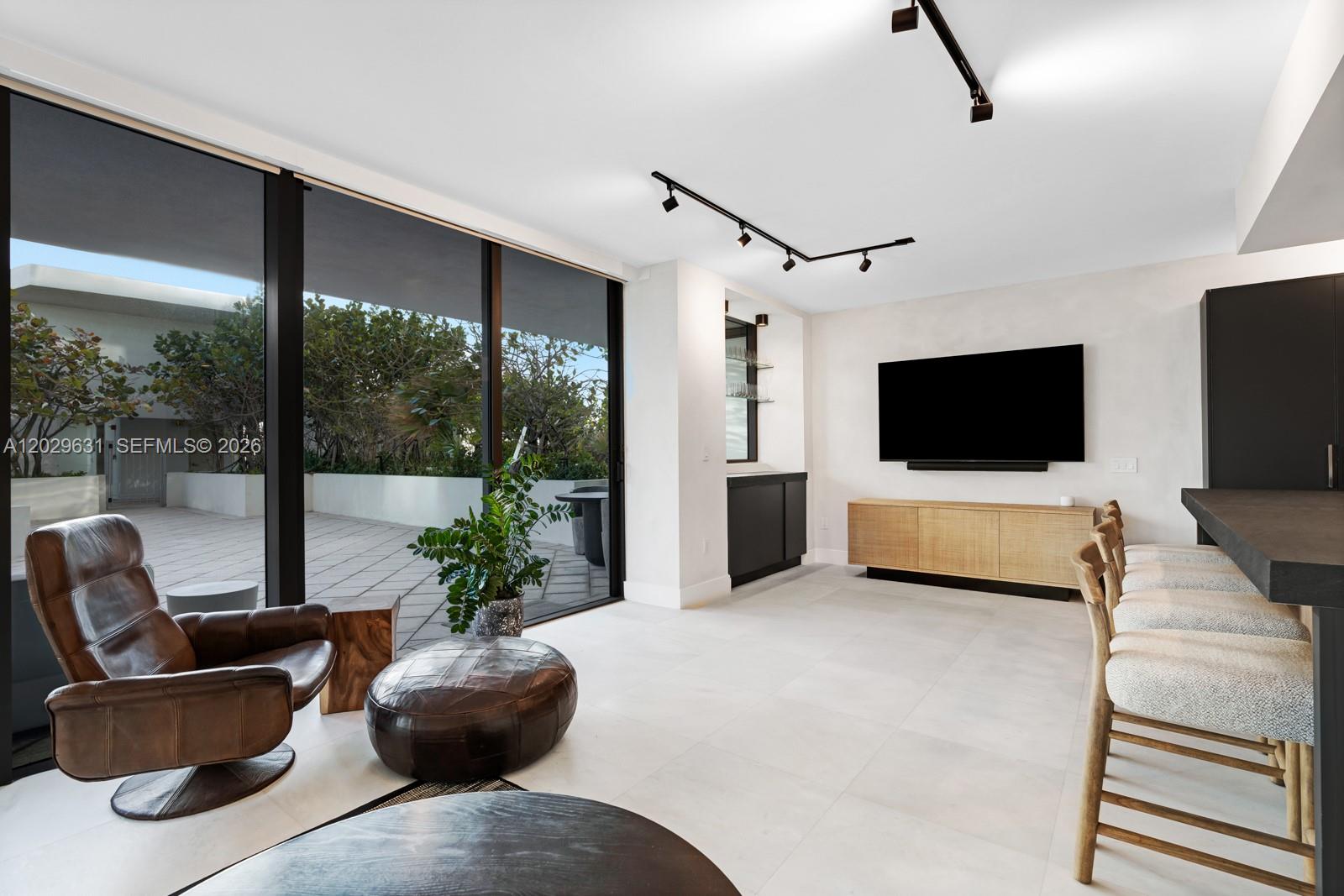 MEI CONDO - Residential