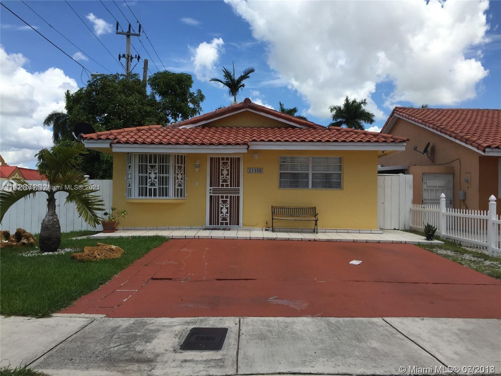 DON'T LET GO THIS BEAUTIFULL HOUSE, THREE BEDROOMS TWO BATH BOTH BATHS HAVE BEEN UPDATED, ALSO THE SECOND BATH WAS UPDATED WITH A SHOWER A YEAR AGO****T IS READY TO MOVE-IN NOW*****