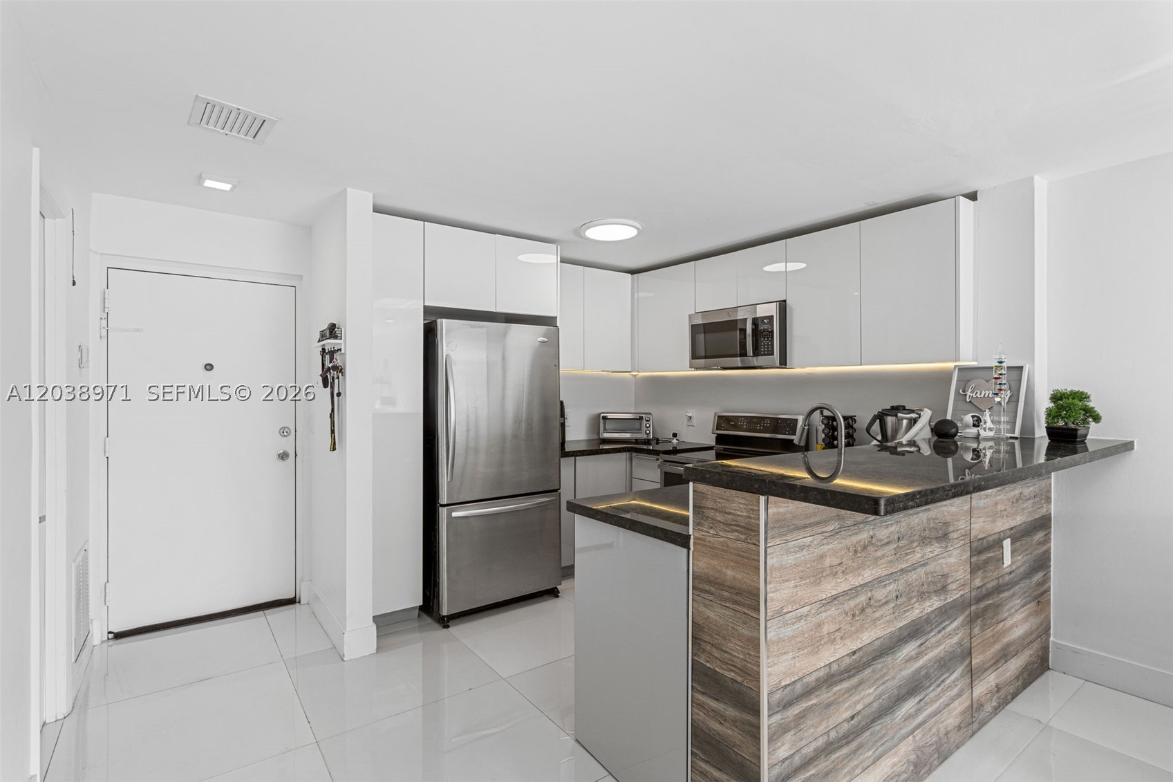 Bright & spacious 2BR/1.5BA corner unit condo in the heart of Miami Beach.
Thoughtful layout designed to maximize space, featuring abundant natural light.
Building amenities include an elevator, community pool, and 1 assigned garage space.
Prime location on Indian Creek—just steps to the beach, North Shore Park, dining & shops.