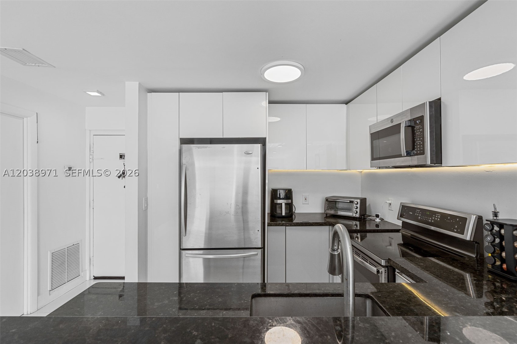 CLINTON CONDO - Residential Lease