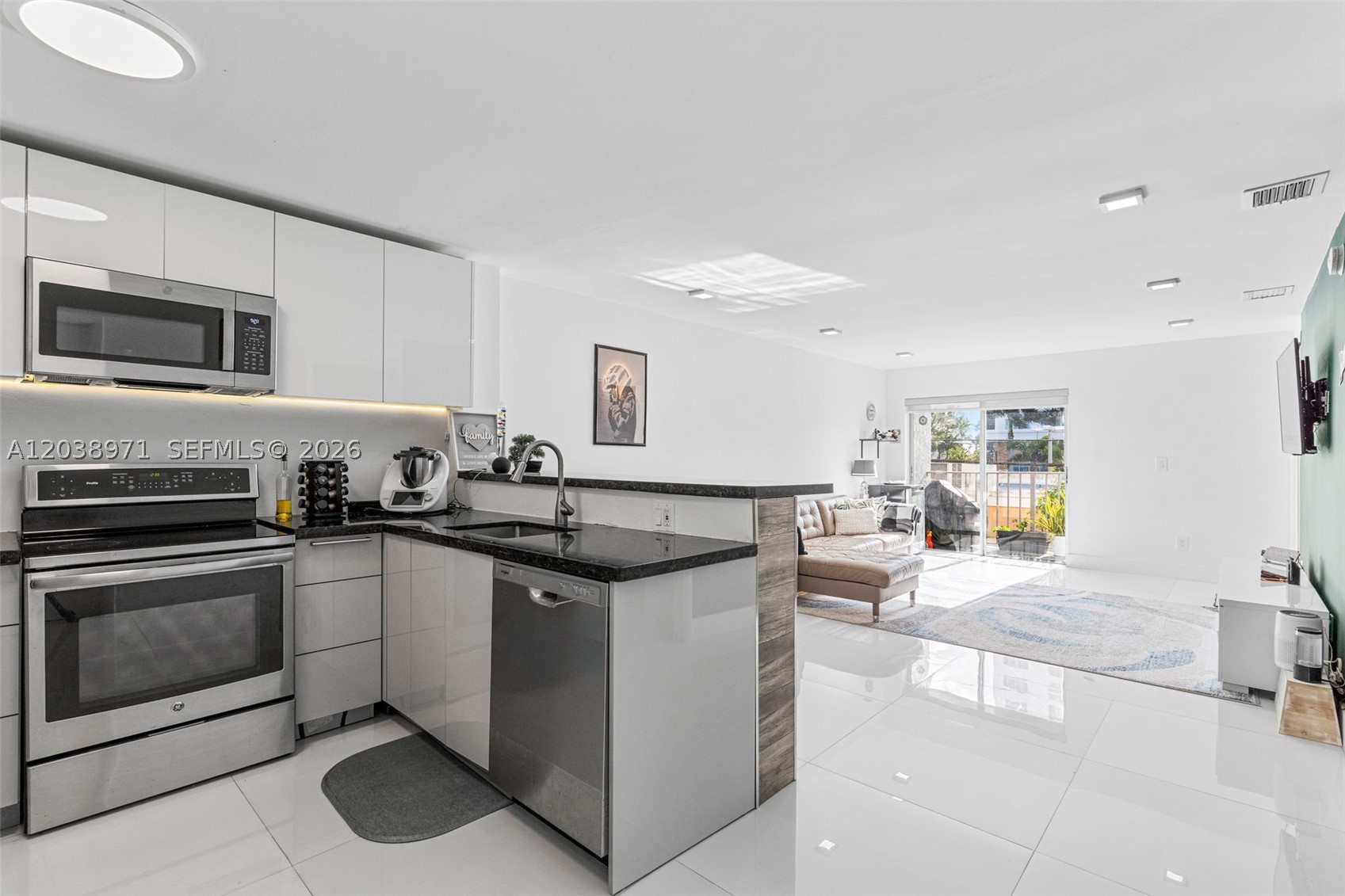 CLINTON CONDO - Residential Lease