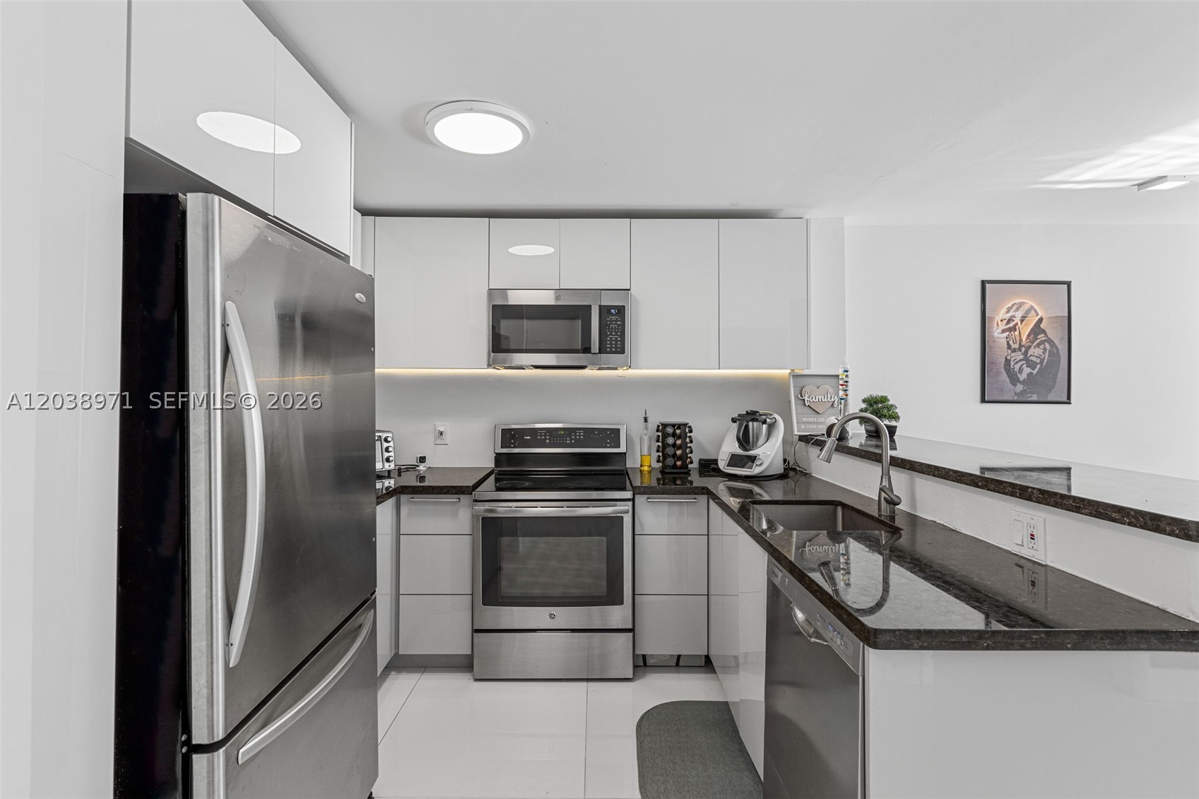 CLINTON CONDO - Residential Lease