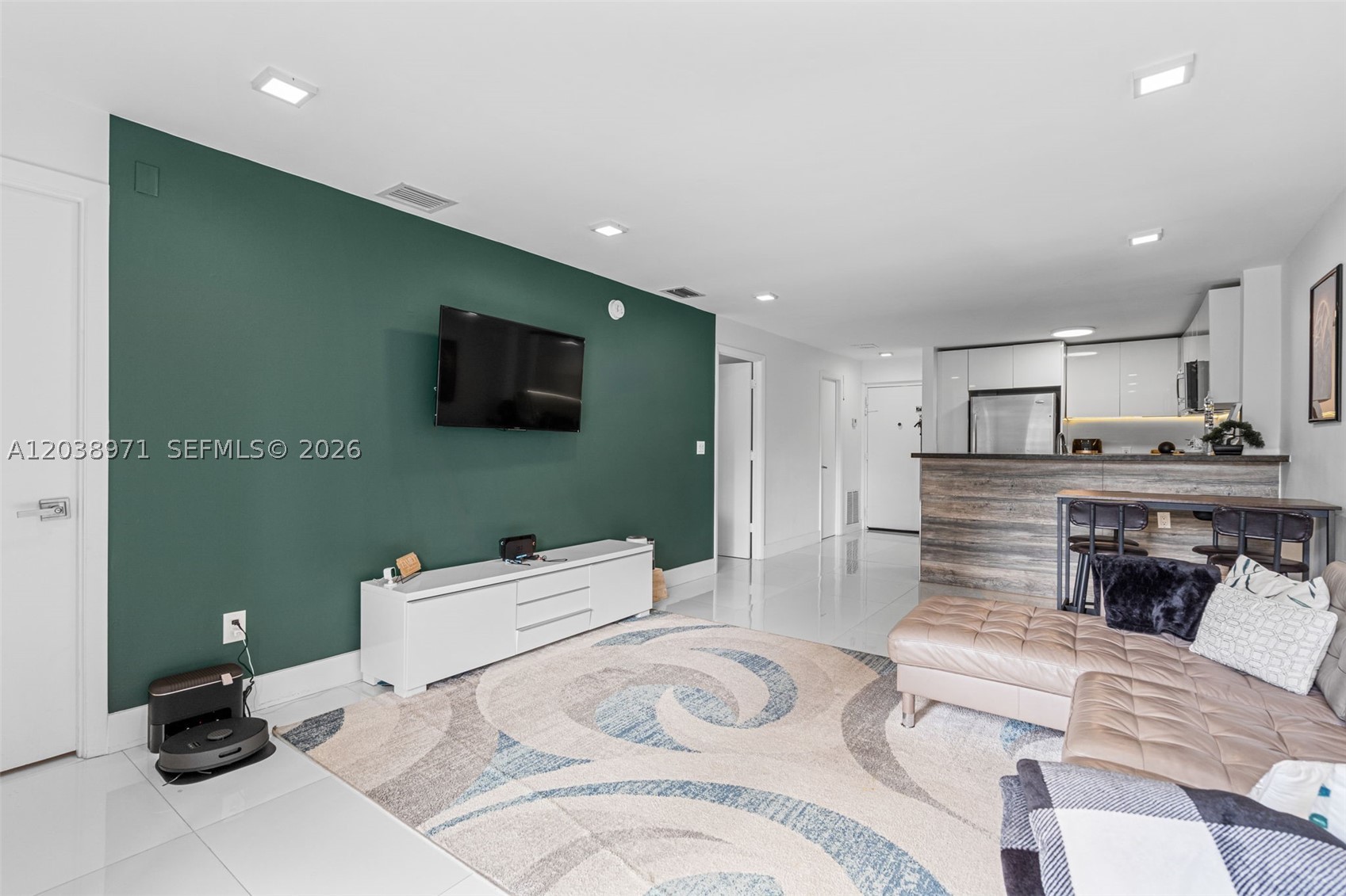 CLINTON CONDO - Residential Lease