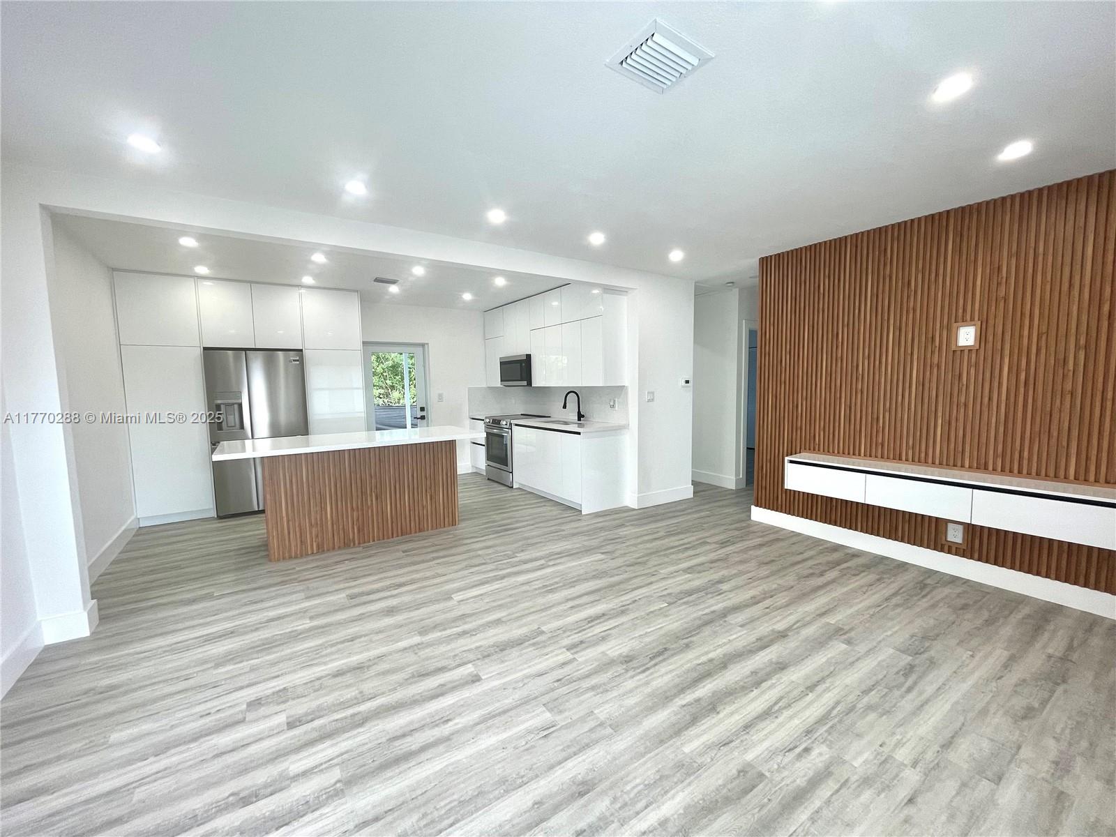 RICHMOND HEIGHTS - Residential