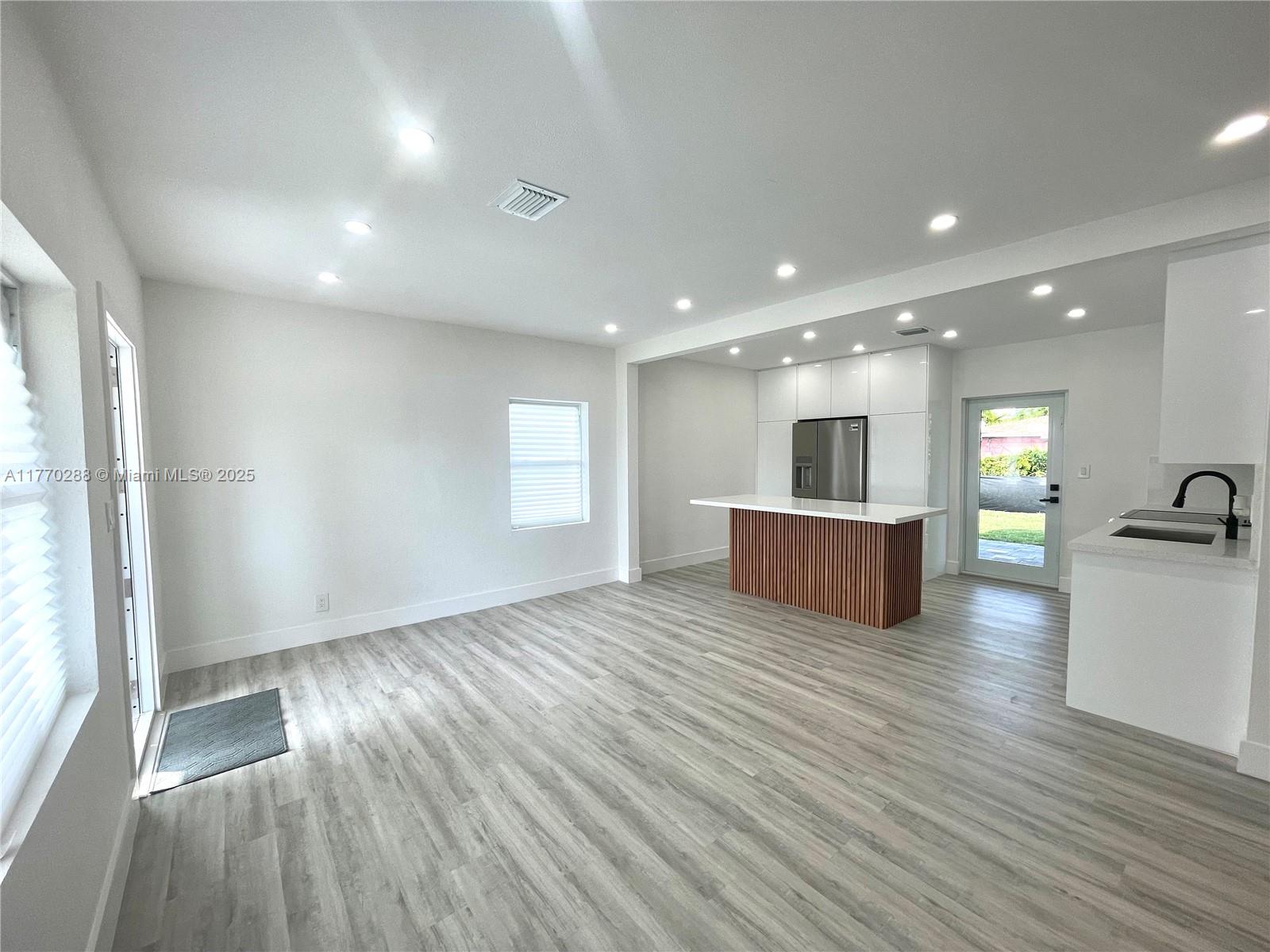 RICHMOND HEIGHTS - Residential