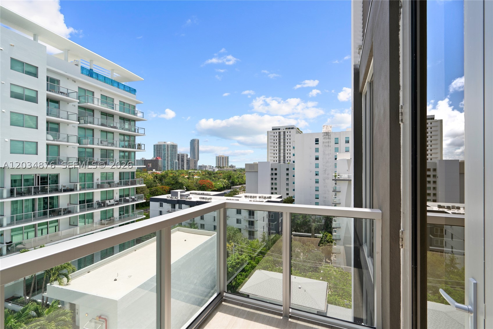 DOMUS BRICKELL PARK - Residential