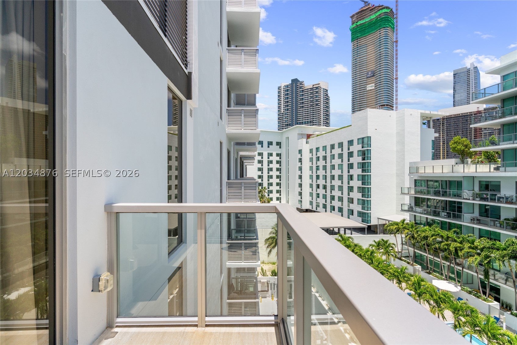 DOMUS BRICKELL PARK - Residential