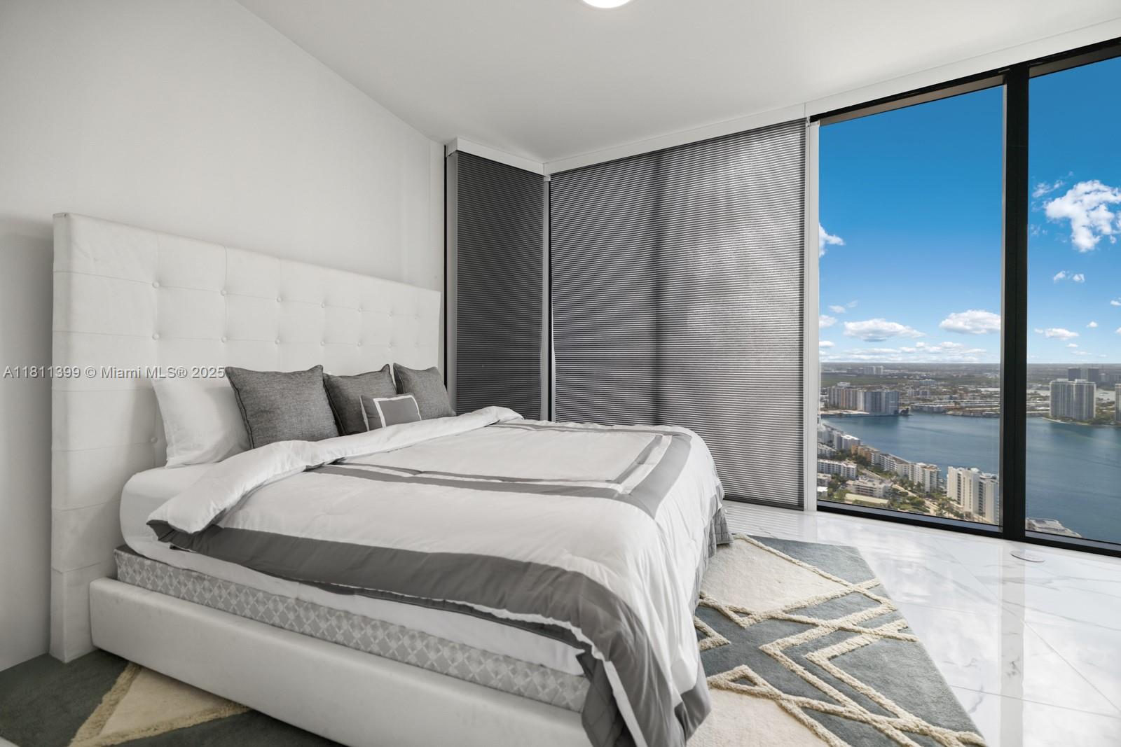 18555 COLLINS AVENUE COND - Residential