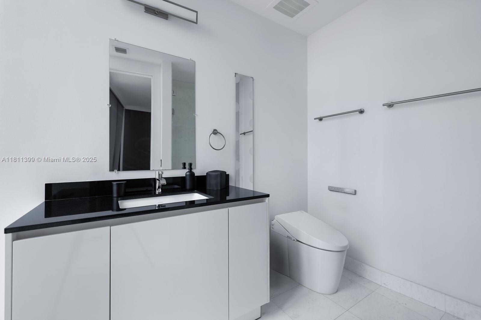 18555 COLLINS AVENUE COND - Residential