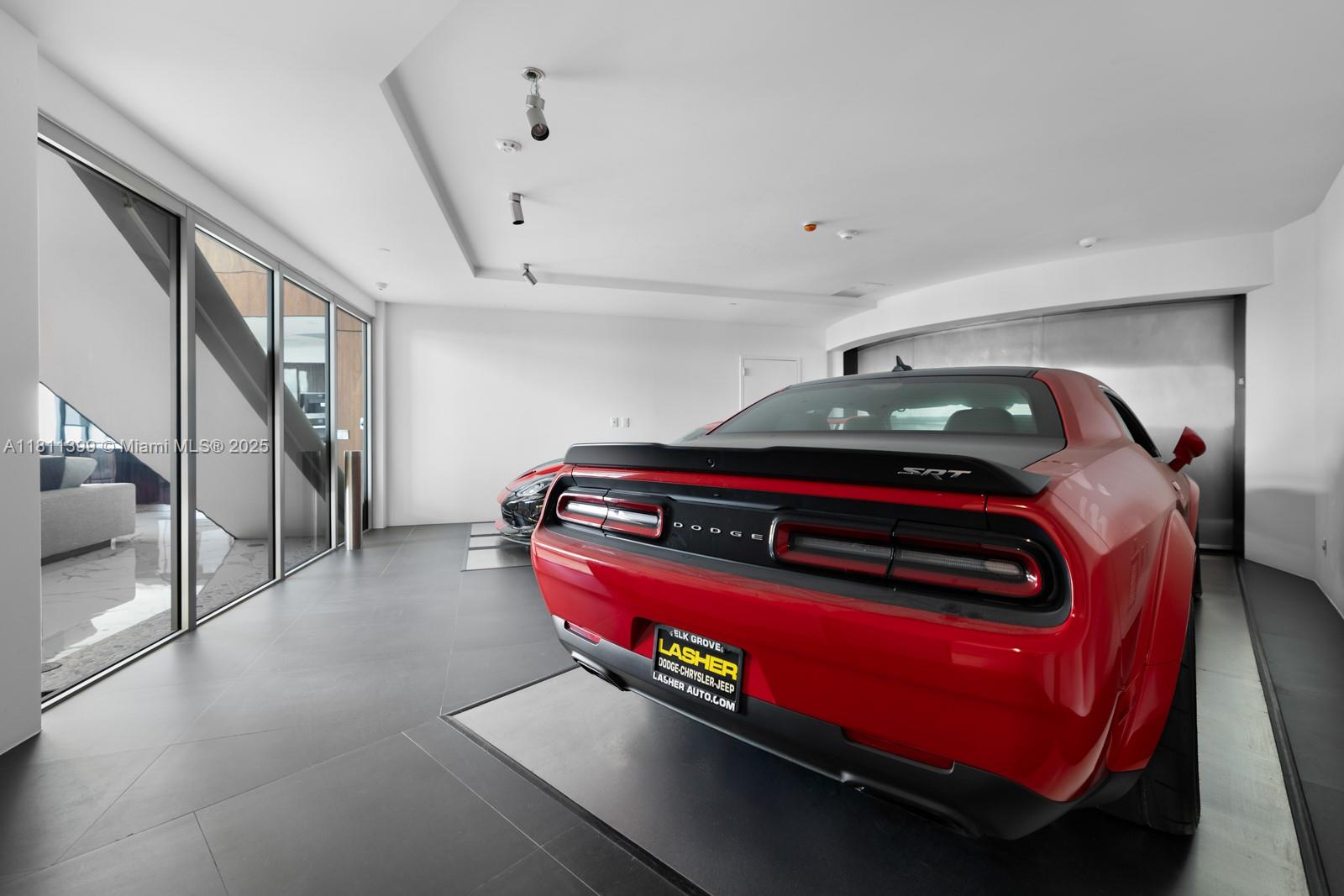 18555 COLLINS AVENUE COND - Residential