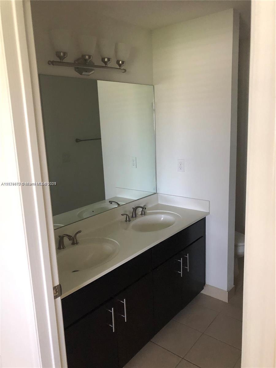 CHAMPION LAKES - Residential