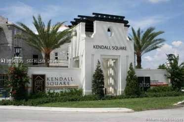 Spectacular townhome in West Kendall, ceramic first floor, stainless Steel, granite countertops, washer and dryer,  Excellent neighborhood. 4 bedrooms and 3 full bath. Close to school and mall.