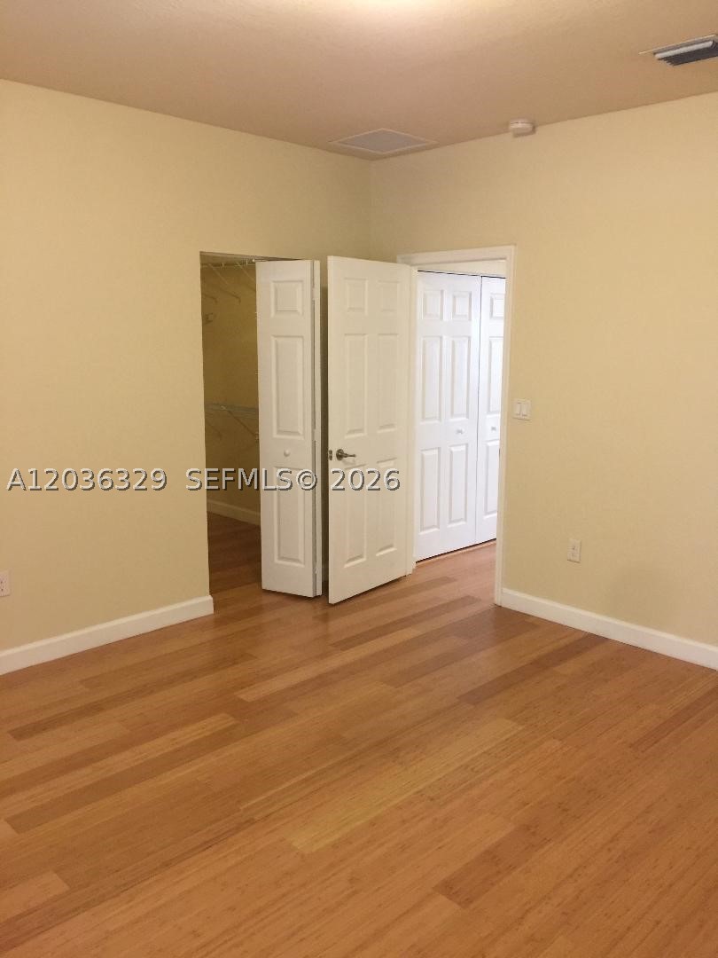 KENDALL COMMONS RESIDENTI - Residential Lease