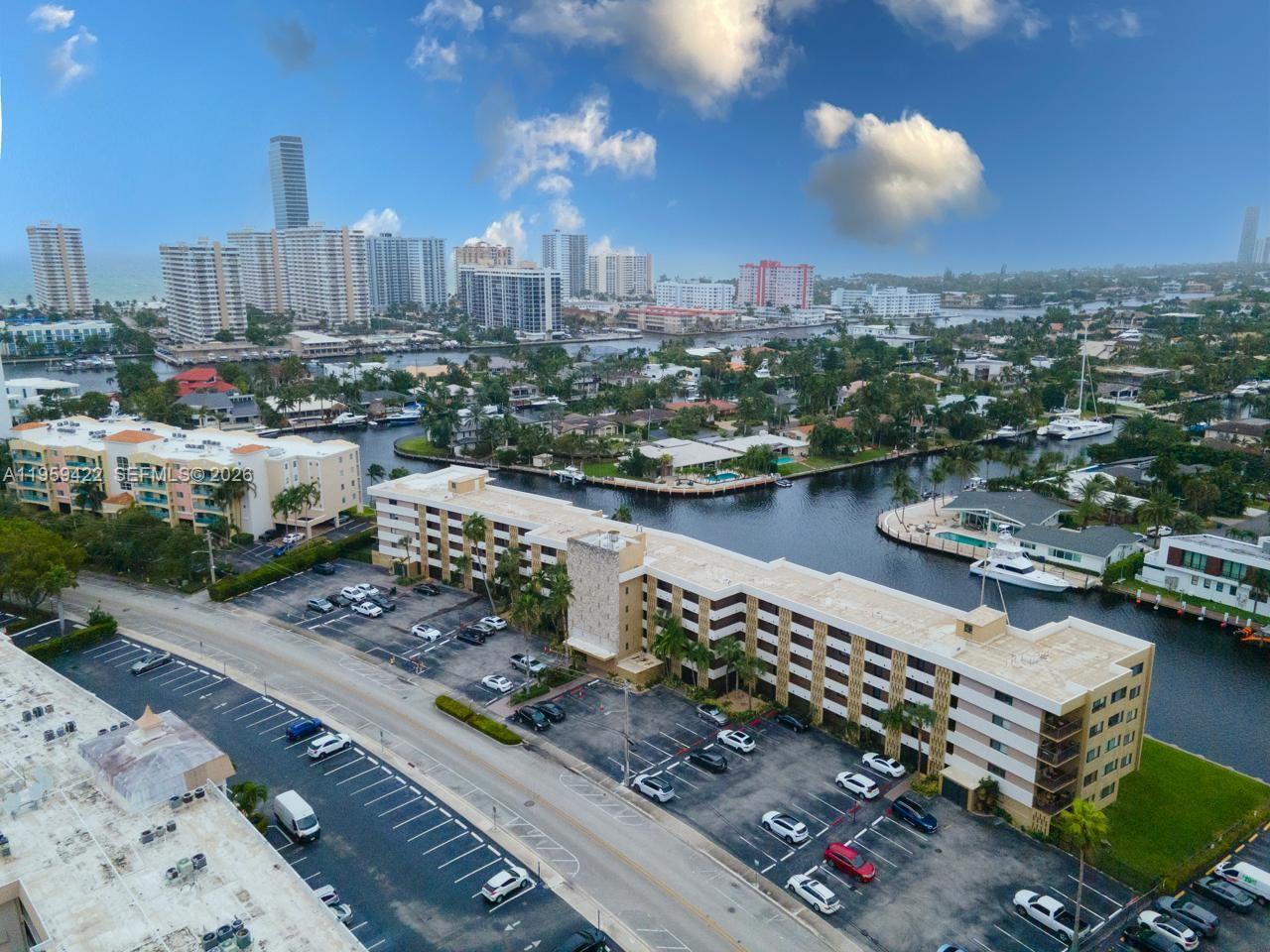 YACHT CLUB CONDO (THE) - Residential
