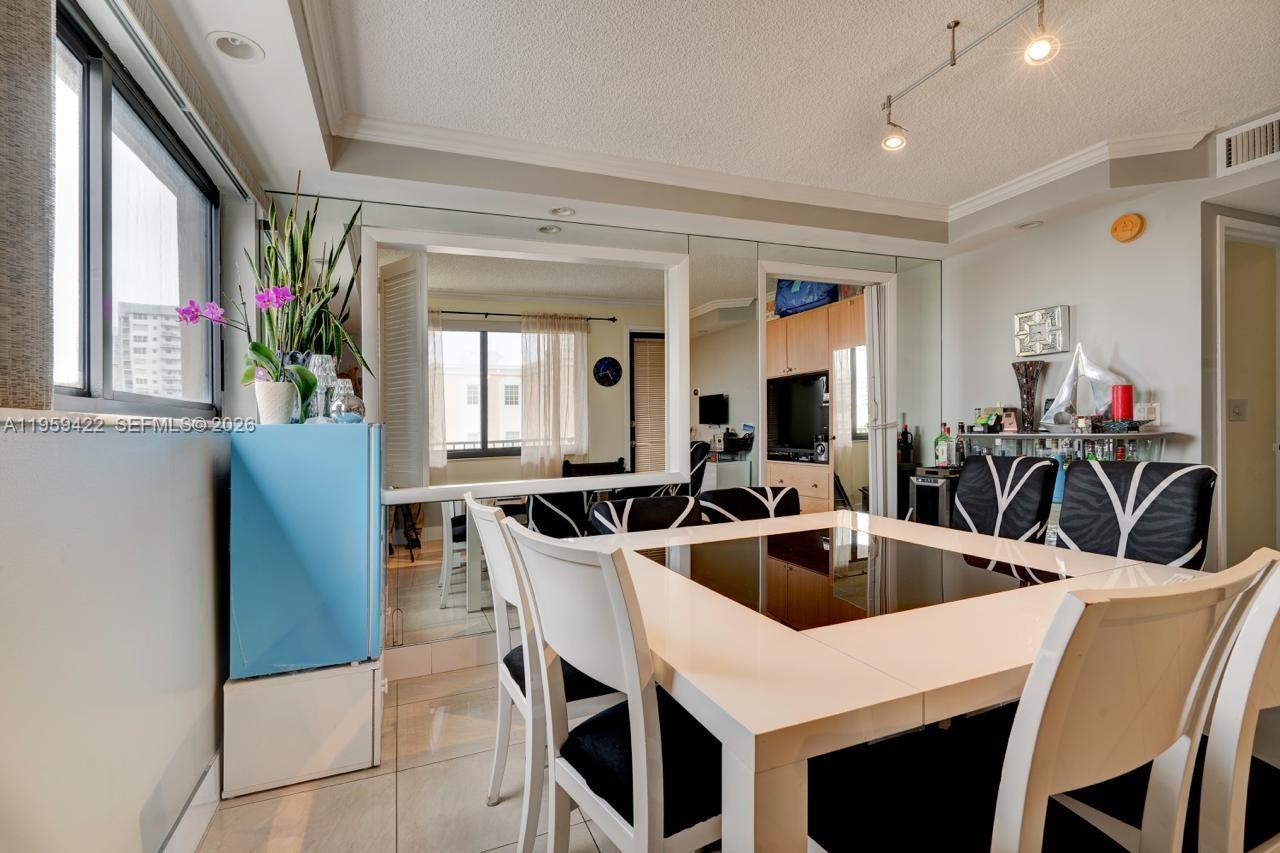 YACHT CLUB CONDO (THE) - Residential