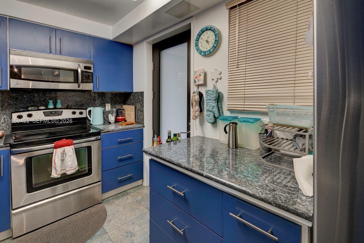 YACHT CLUB CONDO (THE) - Residential