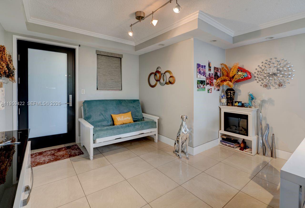 YACHT CLUB CONDO (THE) - Residential