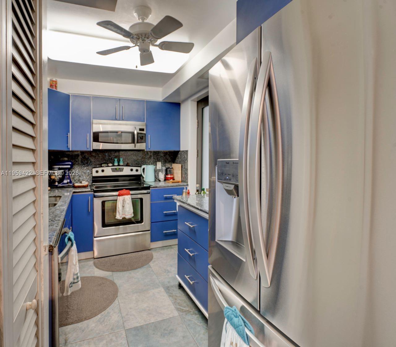 YACHT CLUB CONDO (THE) - Residential