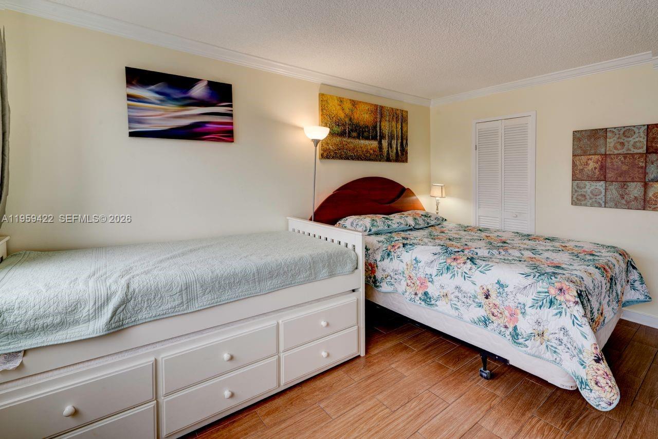 YACHT CLUB CONDO (THE) - Residential