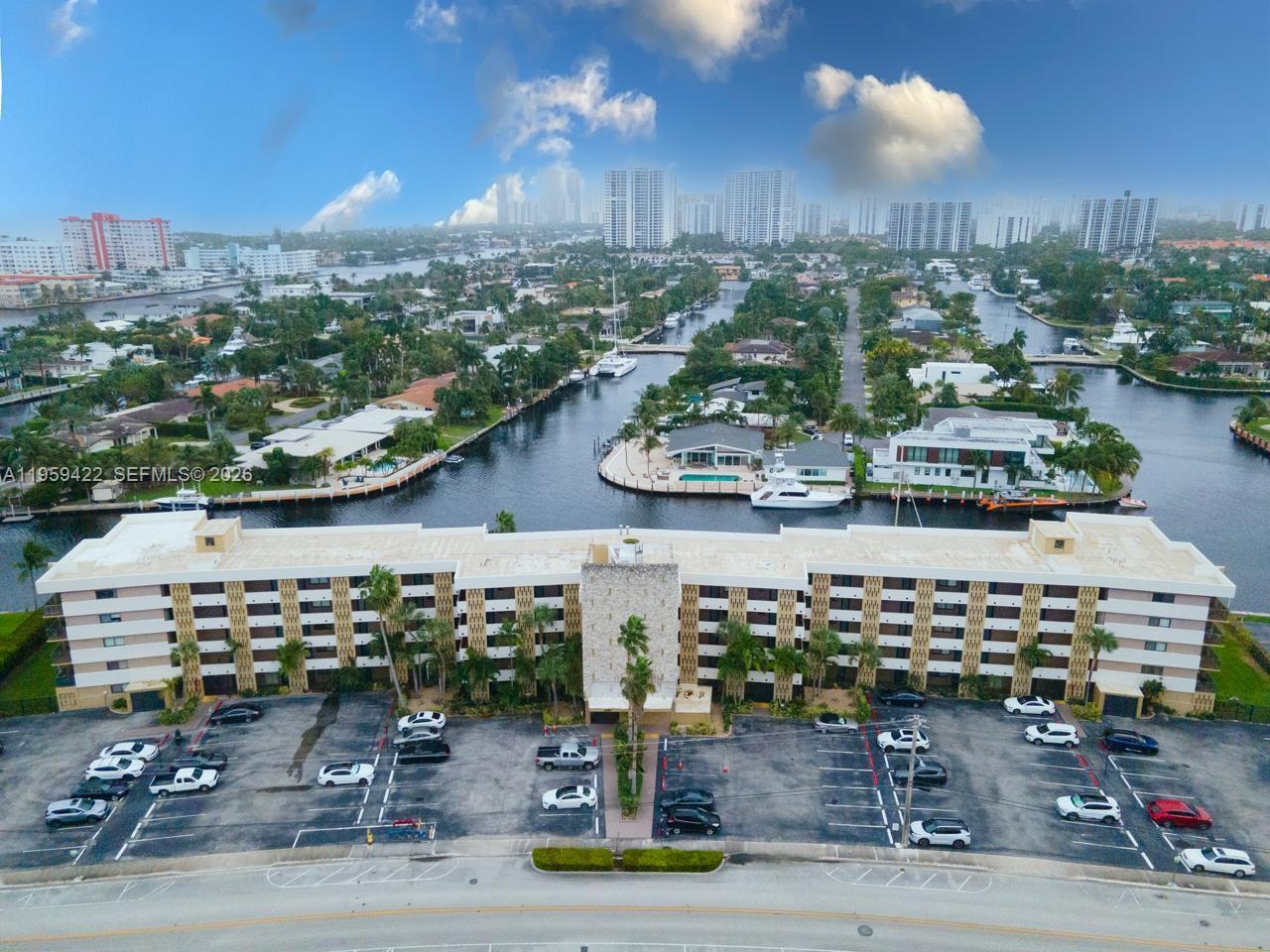 YACHT CLUB CONDO (THE) - Residential