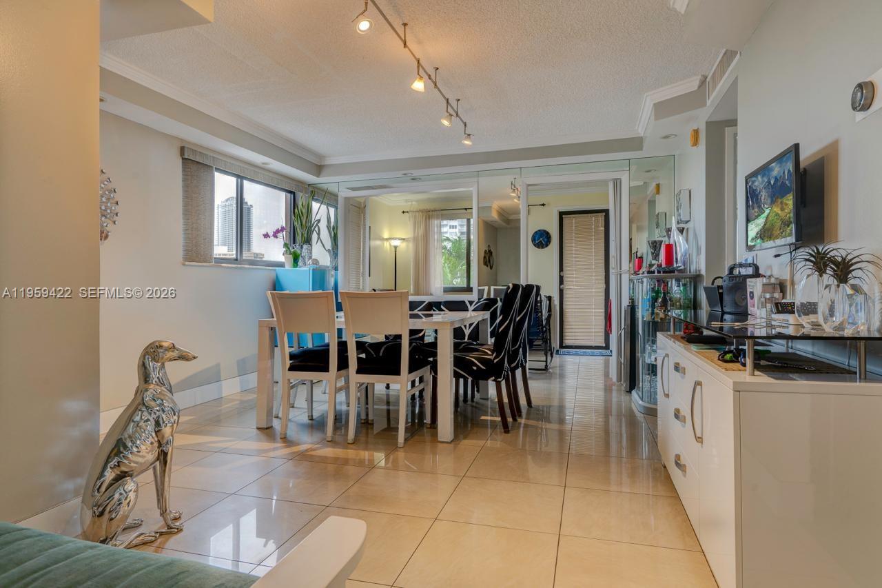 YACHT CLUB CONDO (THE) - Residential