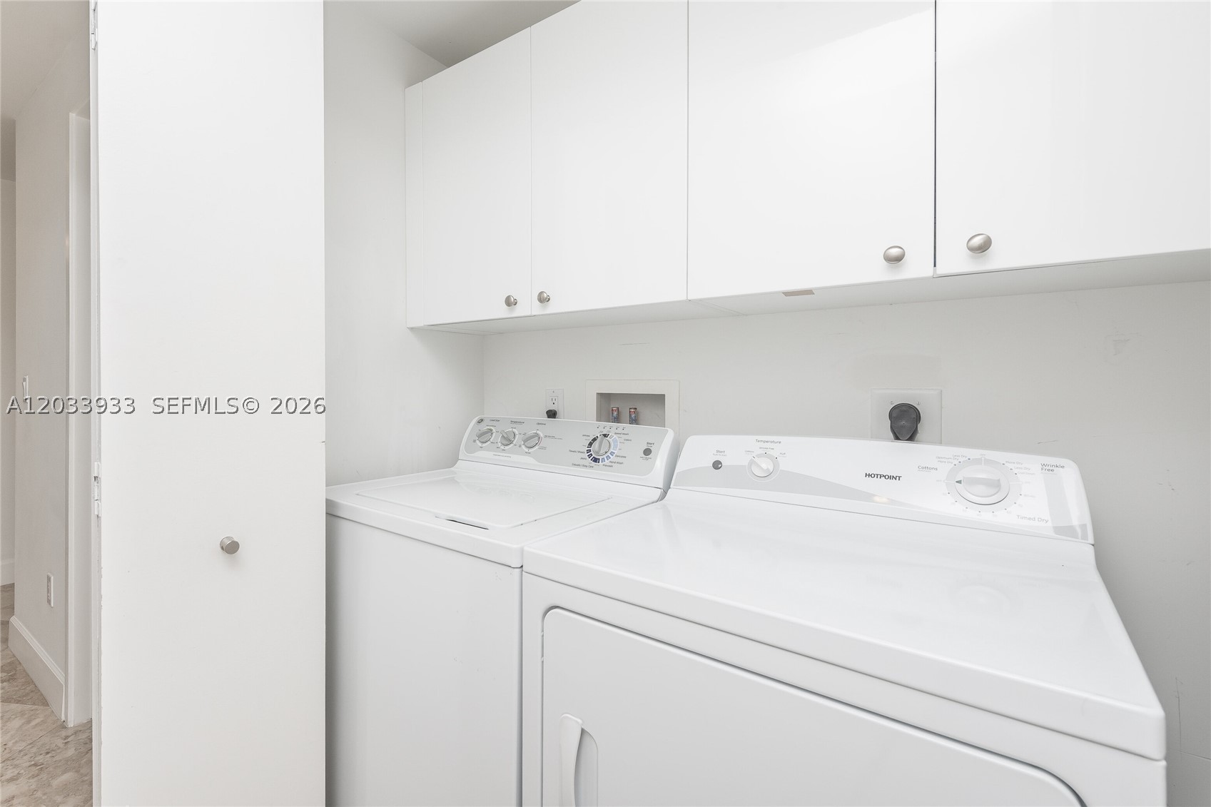 CARBONELL CONDO - Residential Lease