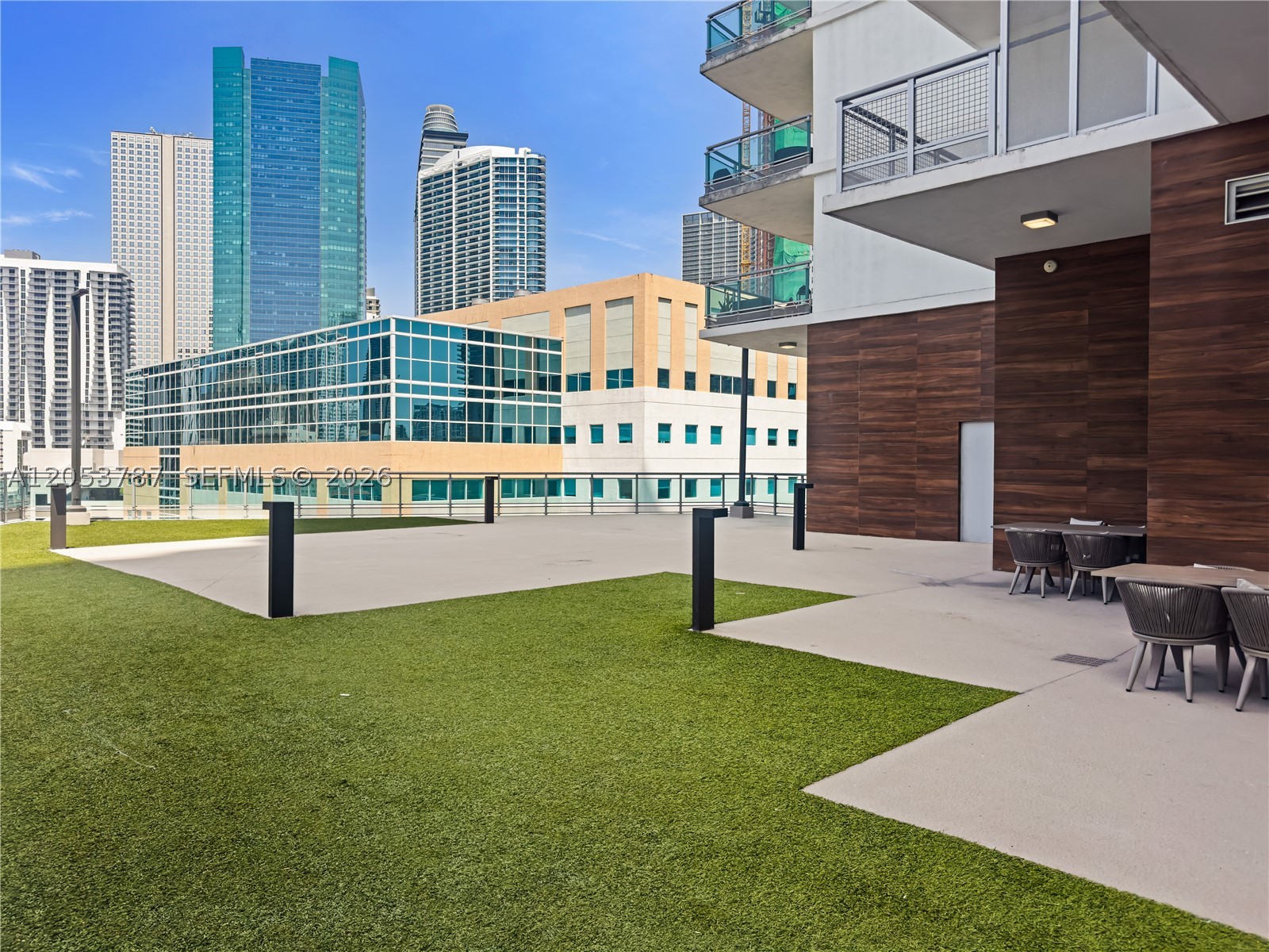 WIND CONDO - Residential