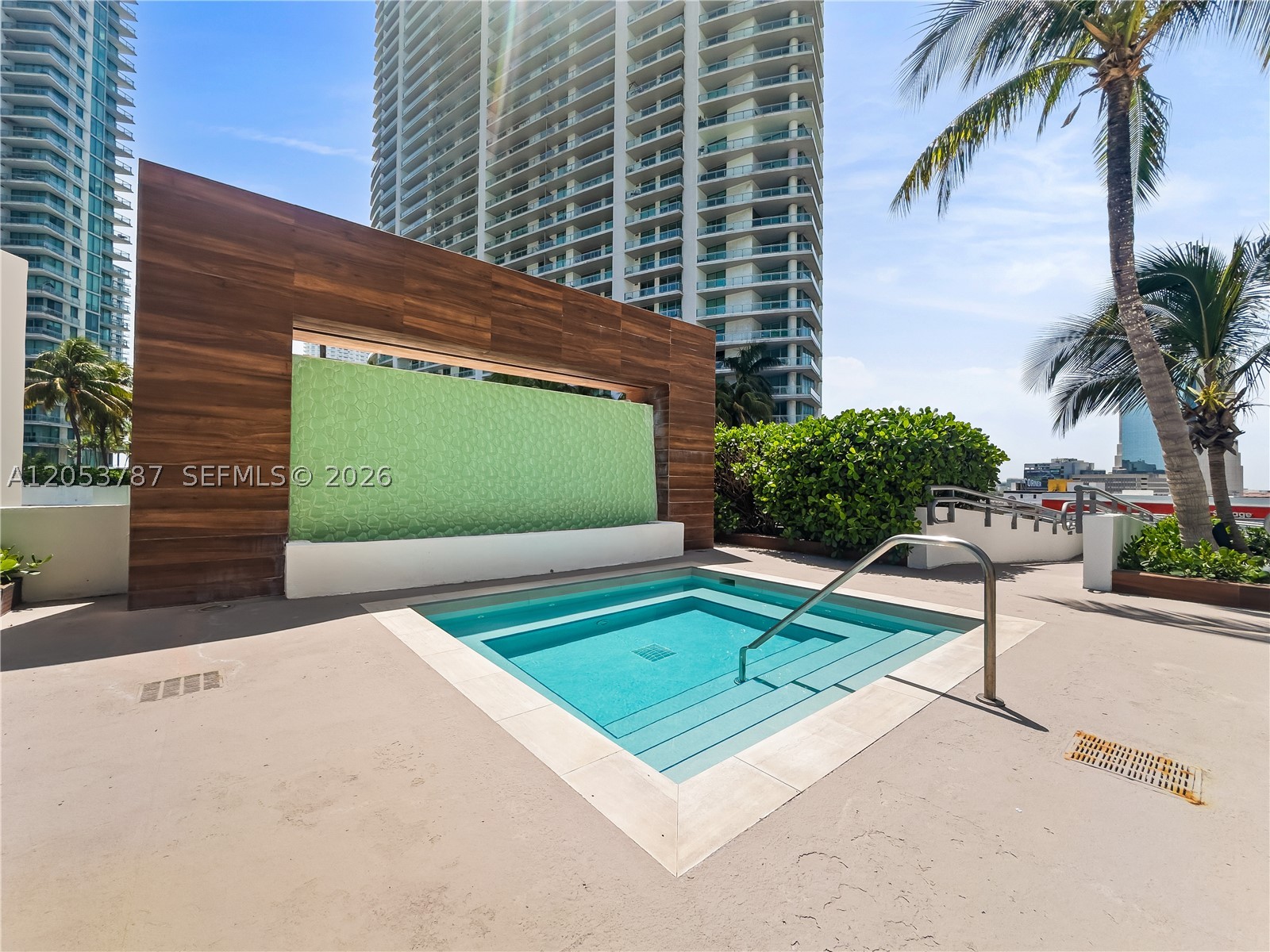 WIND CONDO - Residential