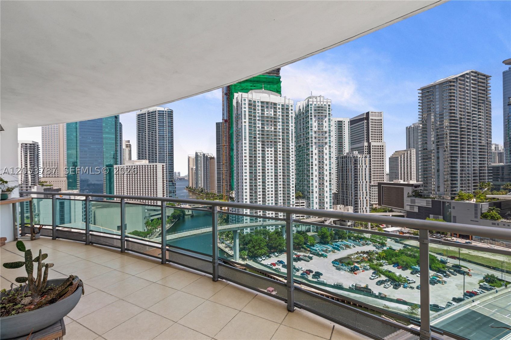 WIND CONDO - Residential