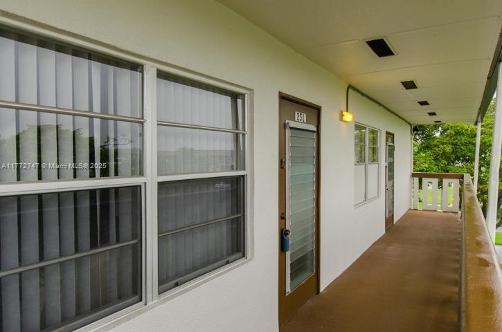 PRICE REDUCTIO!!!! Nice and bright 1 bedroom 1/5 bathroom apartment at Century Village Boca Raton! Landlord just put a brand new refrigerator , the unit also comes with a newer AC!
The amenities include internet and WIFI, Century Village is like living in a resort, fitness center, live shows,movies,buses,classes,bingo,card rooms,trips,tennis,close to shopping and restaurants,come see and then check out the clubhouse to see it for yourself. Per the association this is a 55 plus community!!