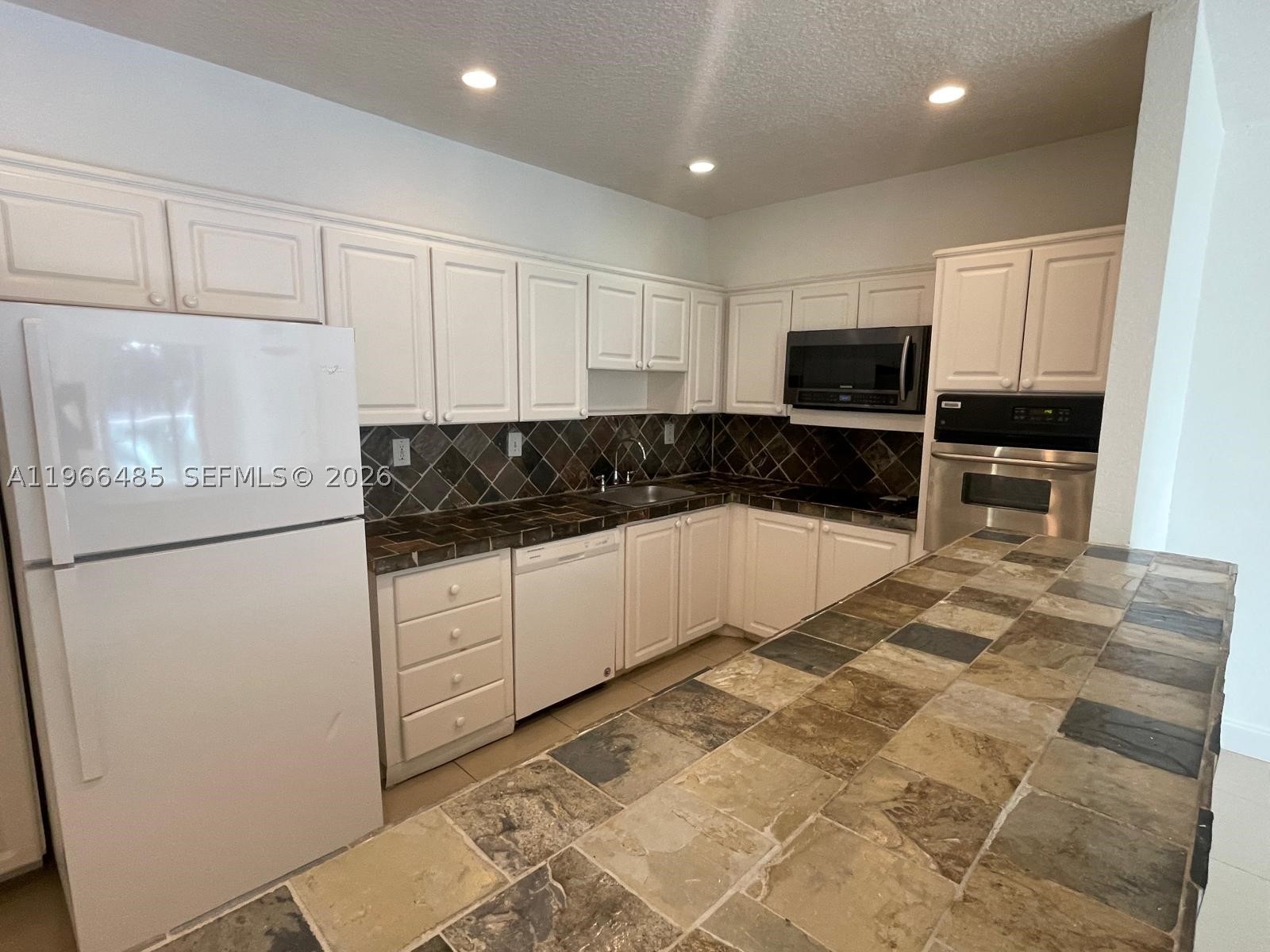 OCEANVIEW BUILDING A COND - Residential