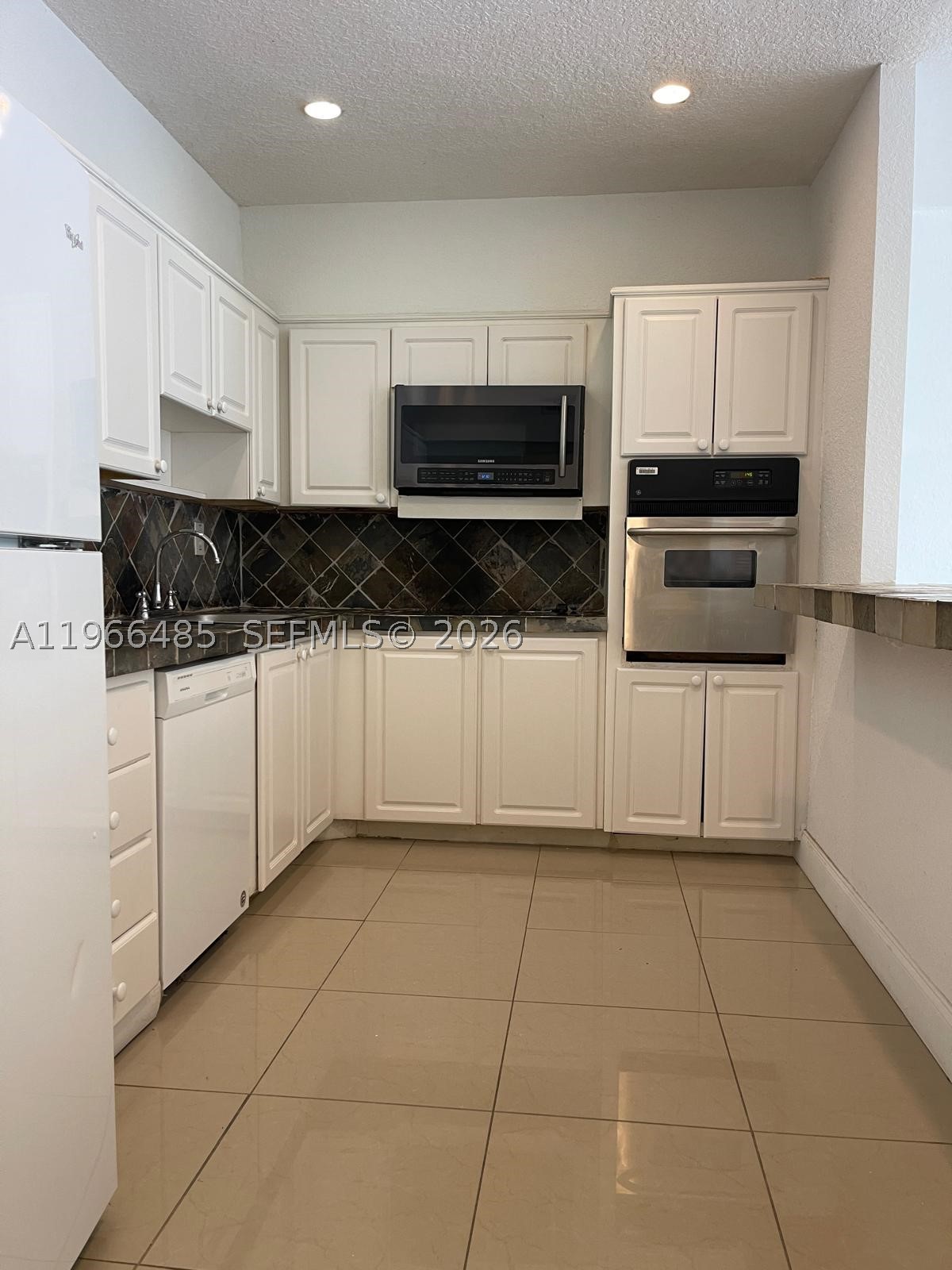 OCEANVIEW BUILDING A COND - Residential