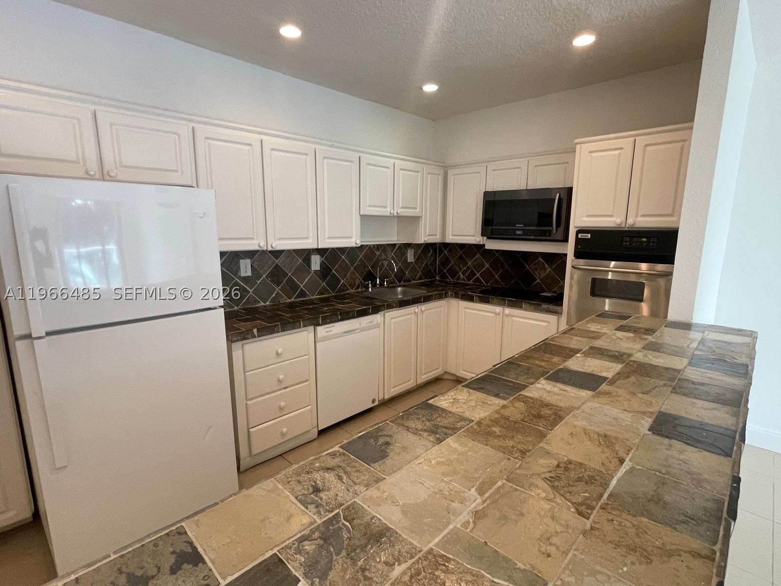 OCEANVIEW BUILDING A COND - Residential