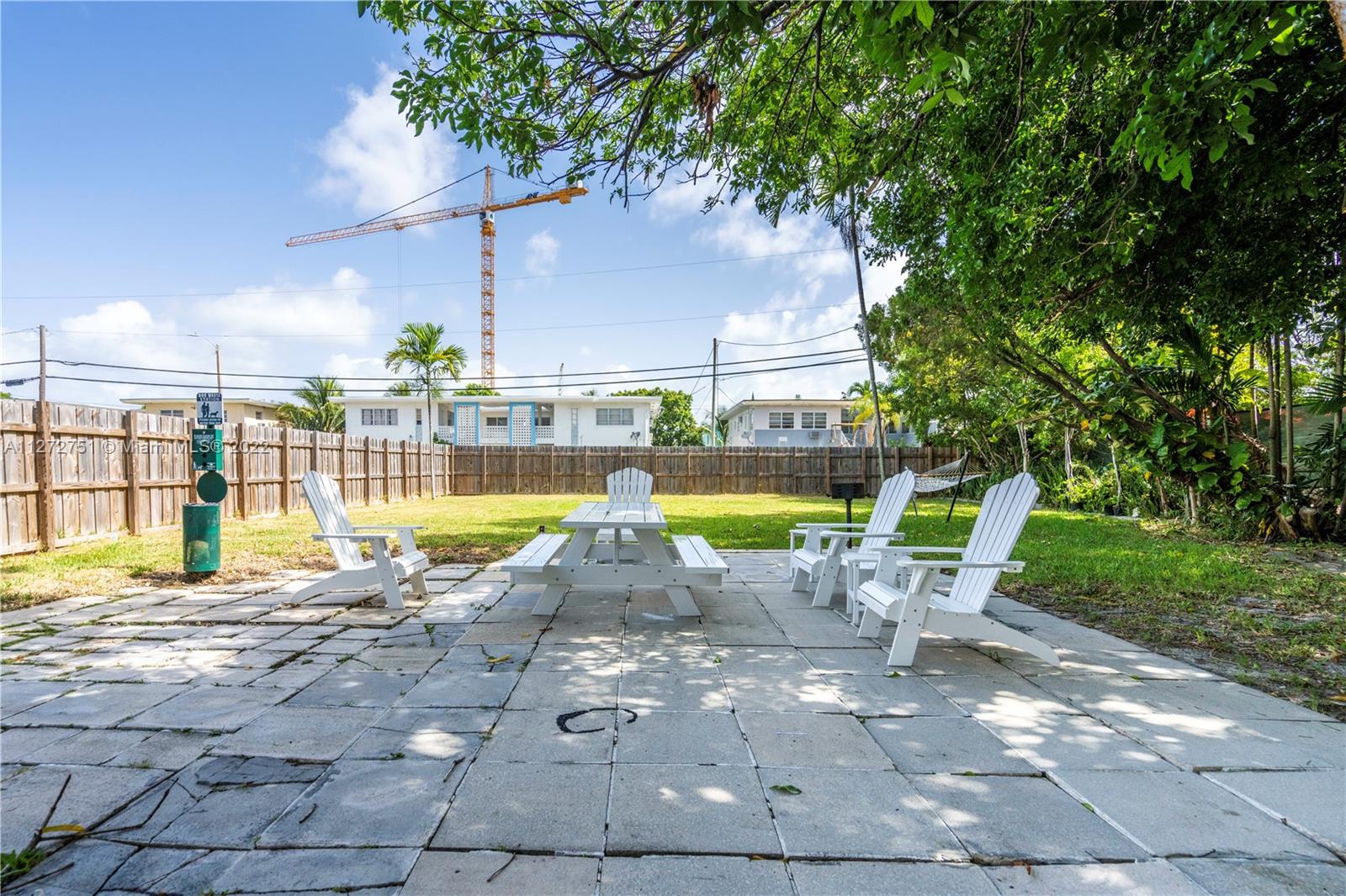 7 53 42 BLUE DOME - Residential Lease