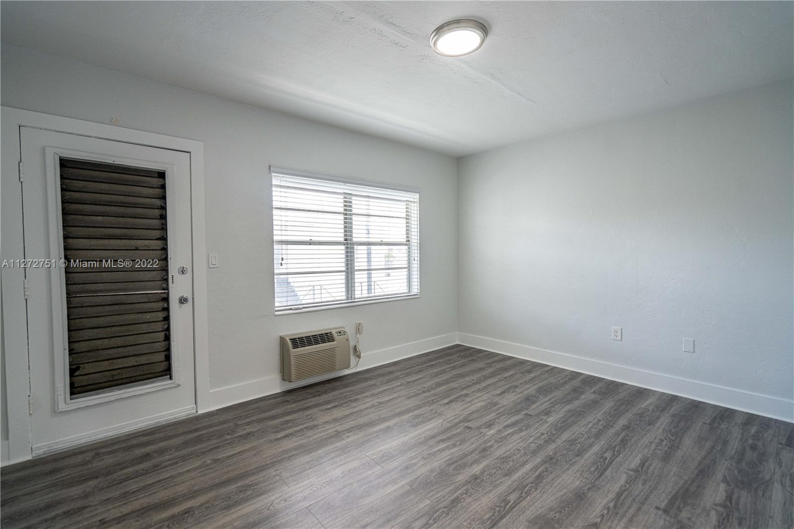 7 53 42 BLUE DOME - Residential Lease