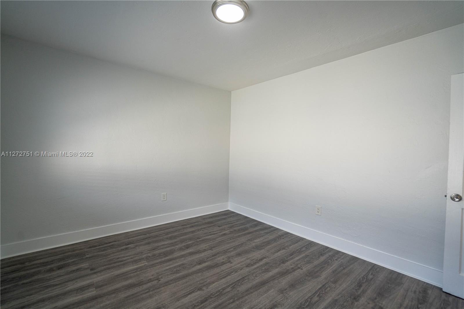7 53 42 BLUE DOME - Residential Lease
