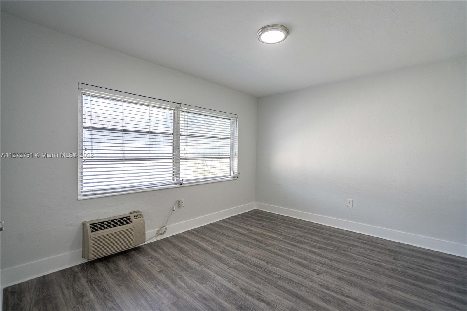 7 53 42 BLUE DOME - Residential Lease