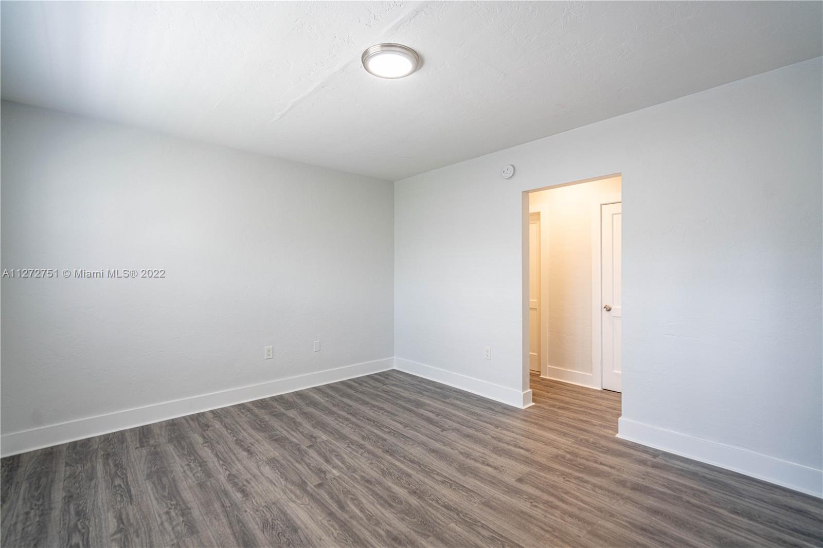 7 53 42 BLUE DOME - Residential Lease