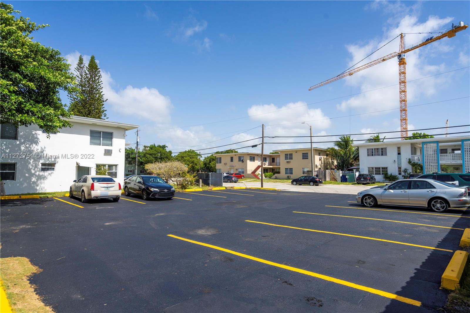 7 53 42 BLUE DOME - Residential Lease
