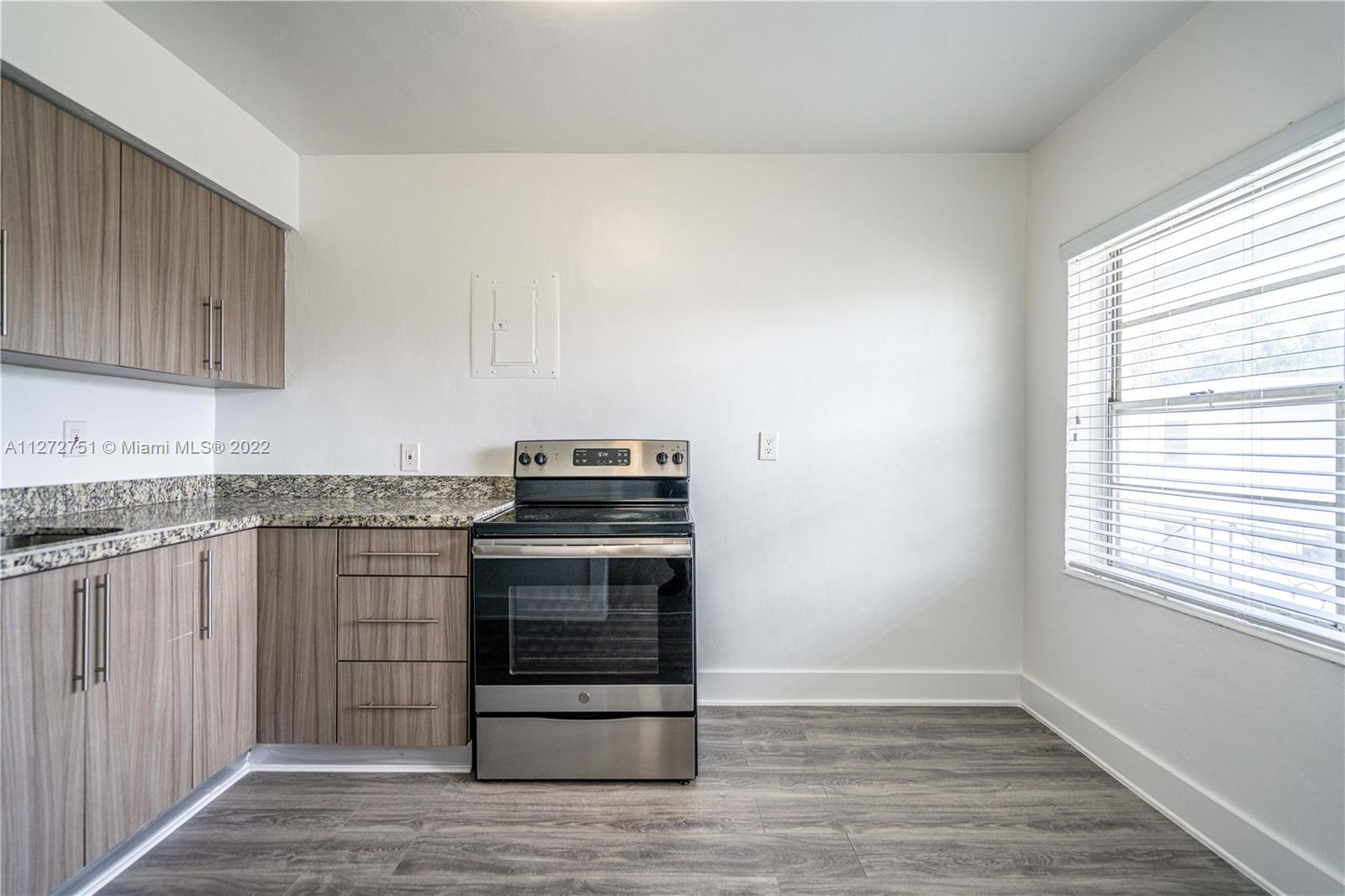 7 53 42 BLUE DOME - Residential Lease