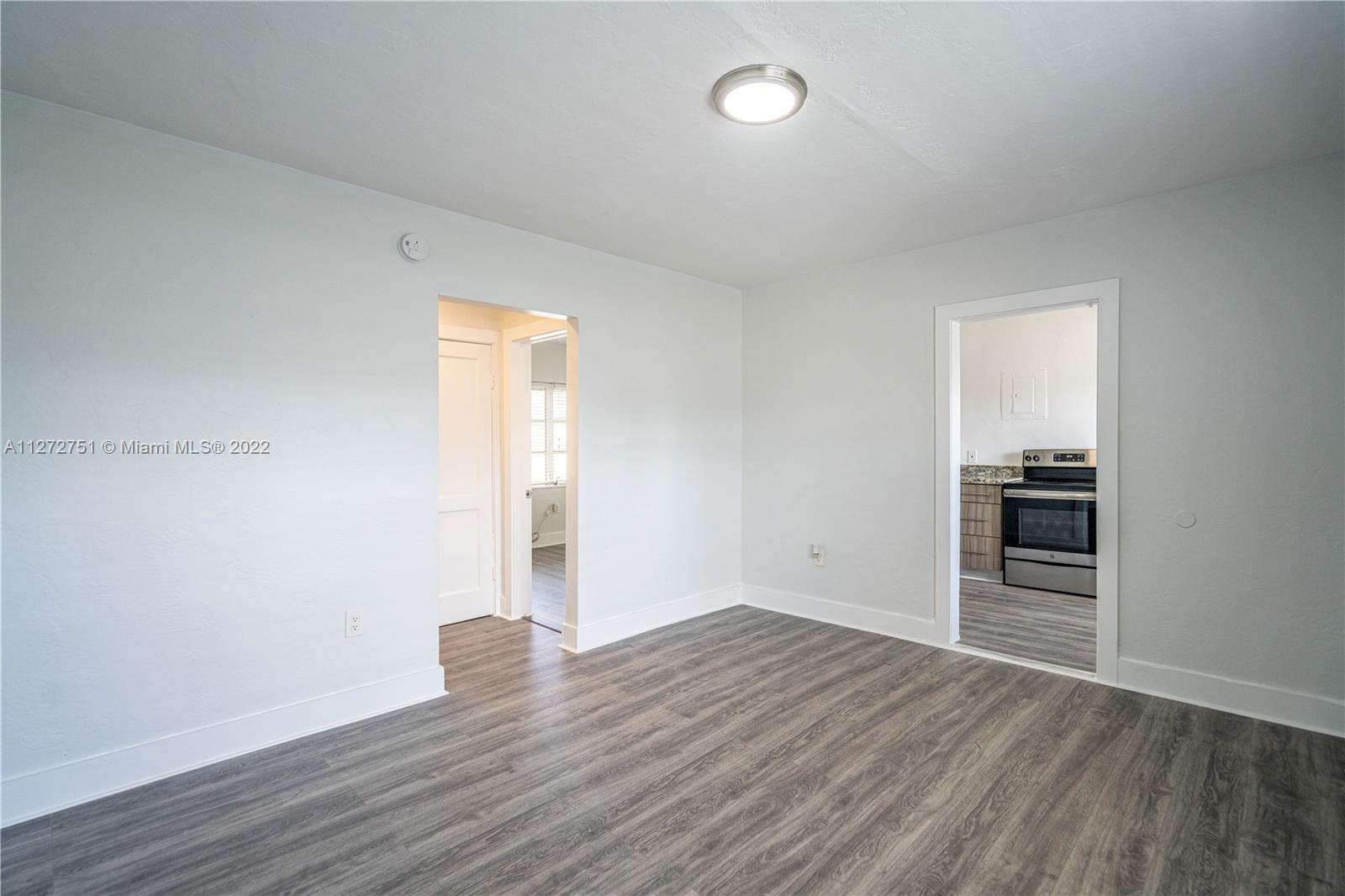 7 53 42 BLUE DOME - Residential Lease