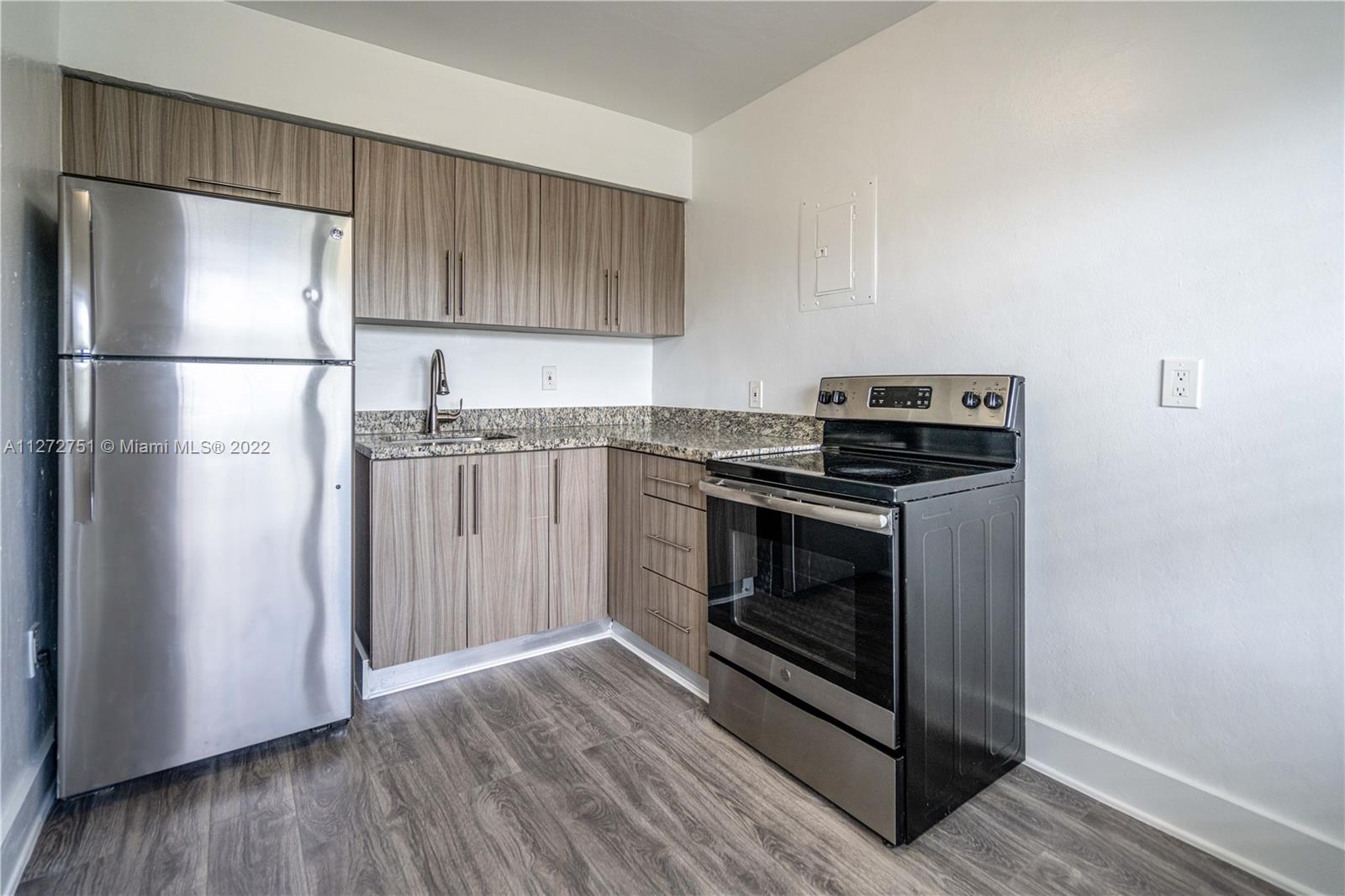 7 53 42 BLUE DOME - Residential Lease