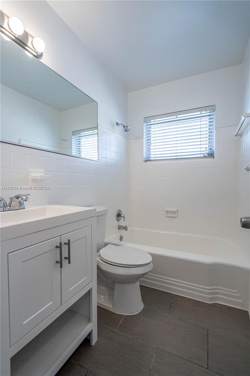 7 53 42 BLUE DOME - Residential Lease