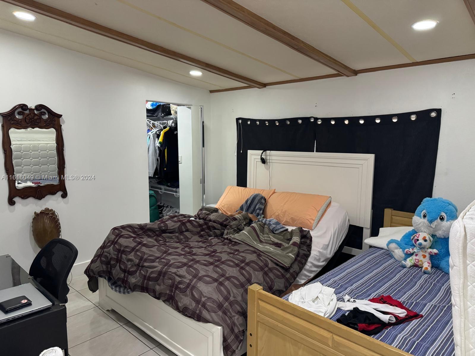 UNIVERSITY LAKES - Residential Income