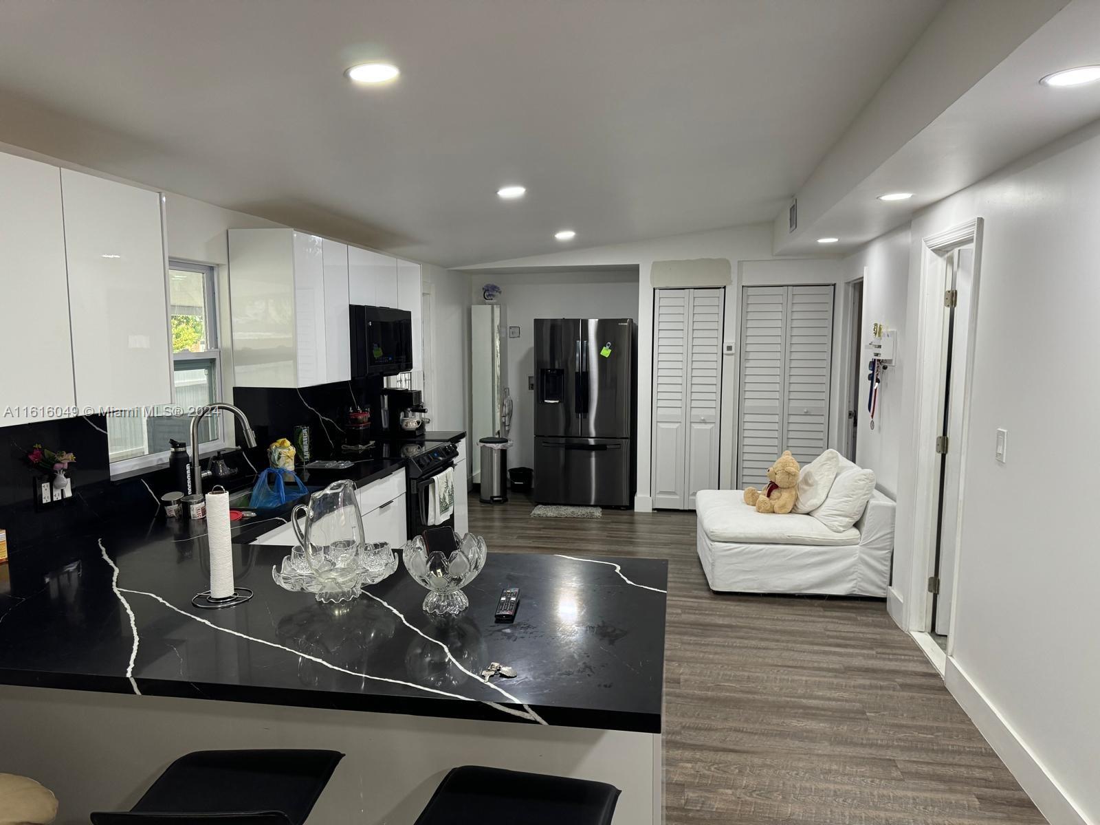 UNIVERSITY LAKES - Residential Income