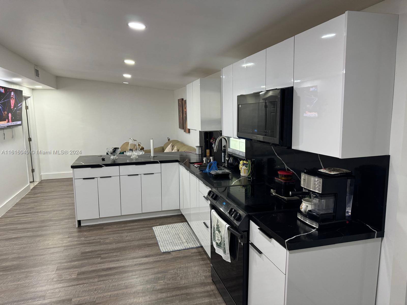 INVESTOR OPPORTUNITY. GREAT FULLY REMODELED DOUBLE MOBILE HOME 4 BED / 3 BATH. 3 UNITS RENTED 1) 2BED/1BATH $2,500. 2) 1BED/1BATH + DEN $1,4000., AND 1BED/1BATH $1,200. EACHE WITH KITCHENET. COIN WASHER/DRYER FOR ALL UNITS.  COMMUNITY POOL, PLAYGROUND AND TENNIS COURTS.