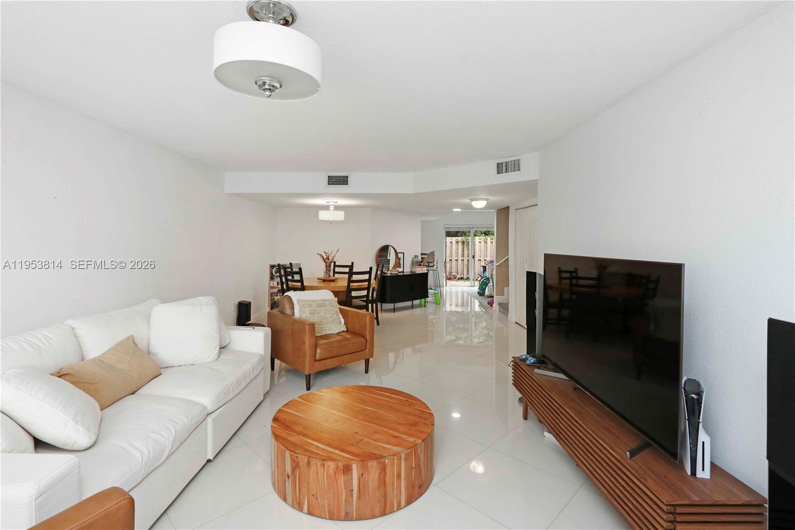 IBIS VILLAS AT DORAL COND - Residential