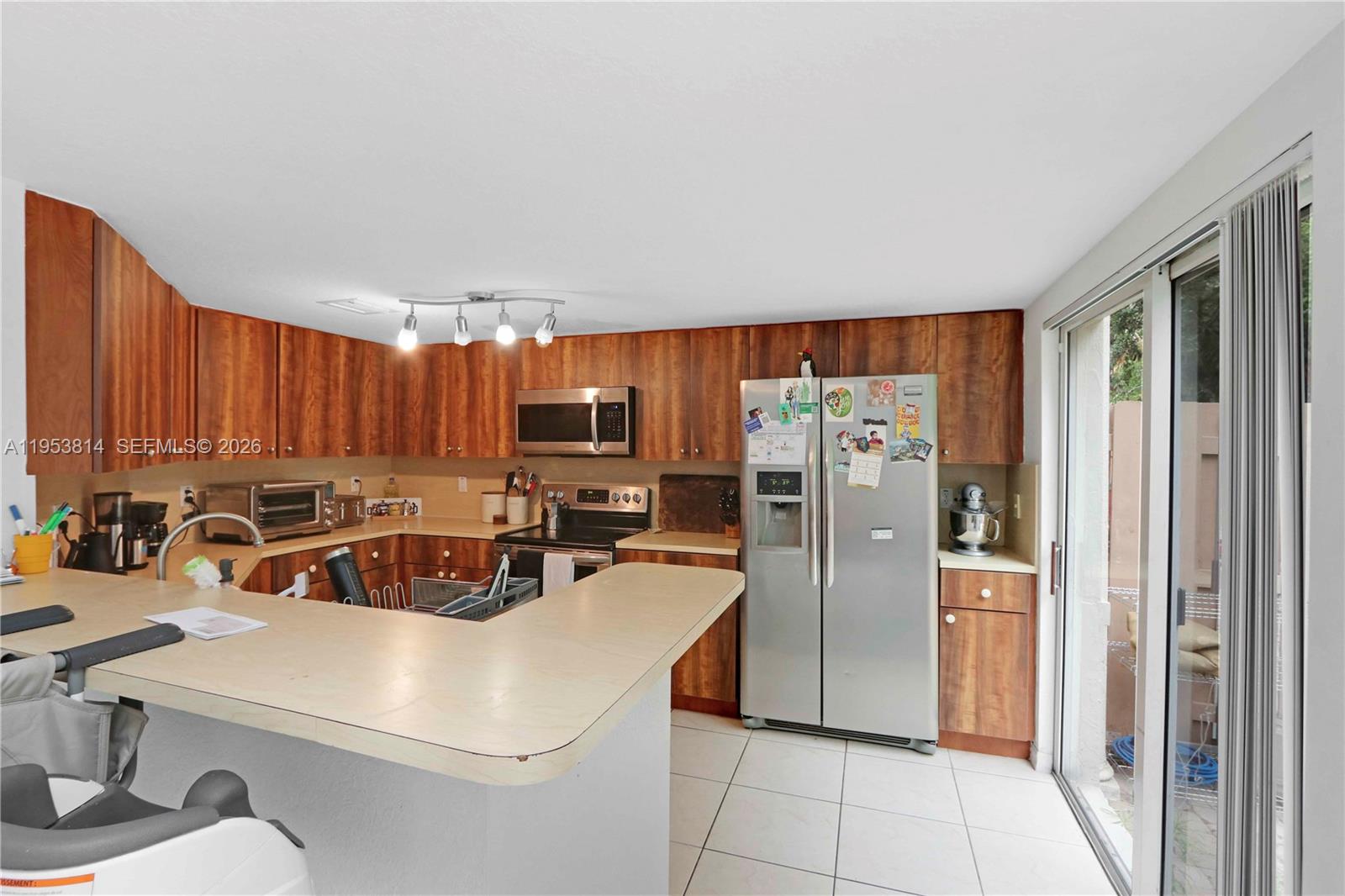 IBIS VILLAS AT DORAL COND - Residential